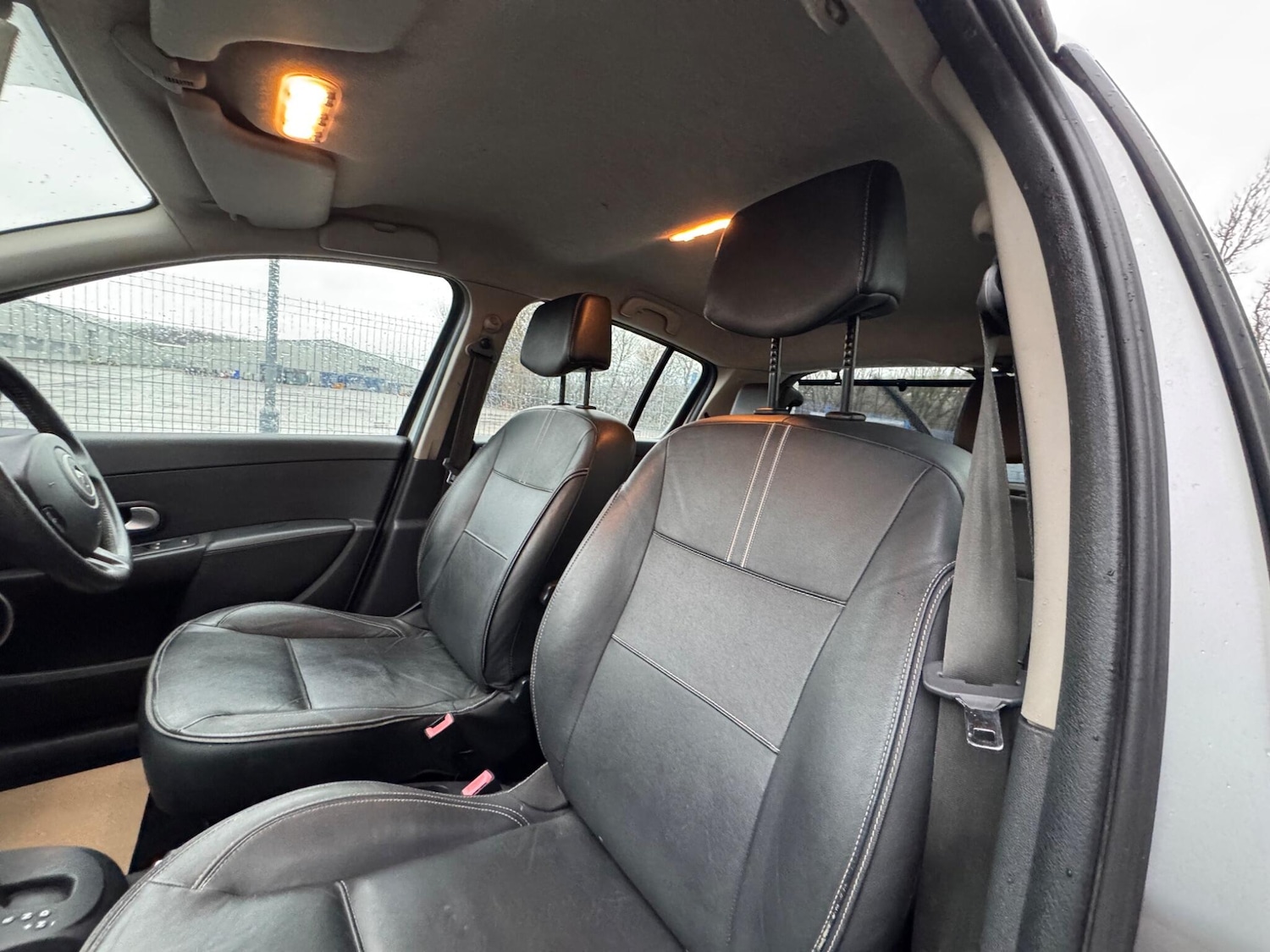 Used Renault Clio 2010 for sale - 77205094: Photo 25