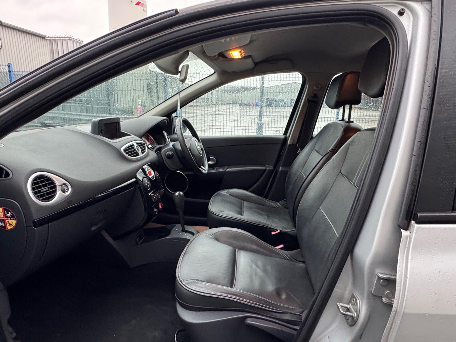 Used Renault Clio 2010 for sale - 77205094: Photo 26