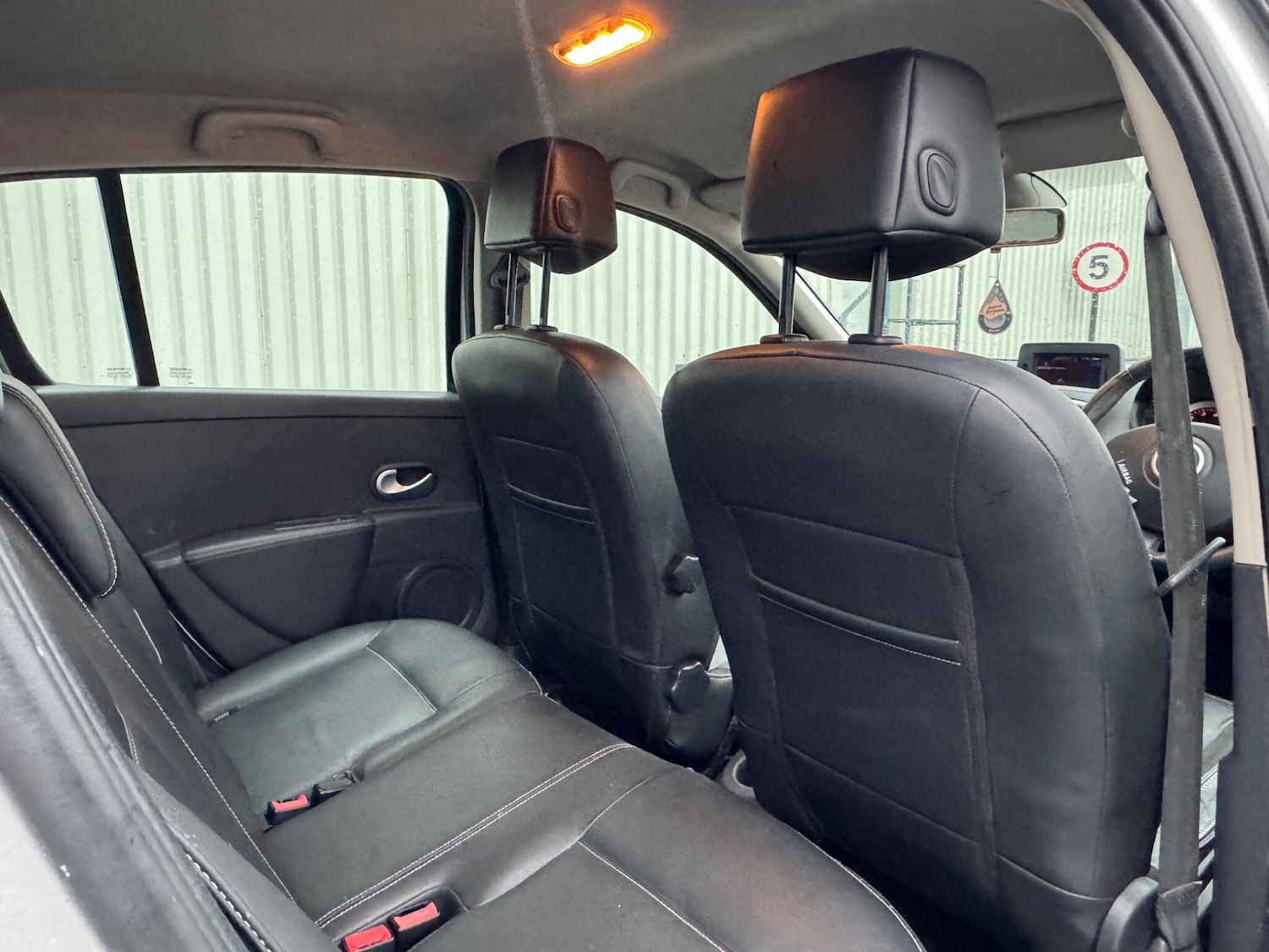 Used Renault Clio 2010 for sale - 77205094: Photo 28