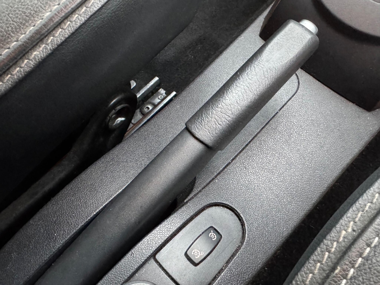 Used Renault Clio 2010 for sale - 77205094: Photo 32