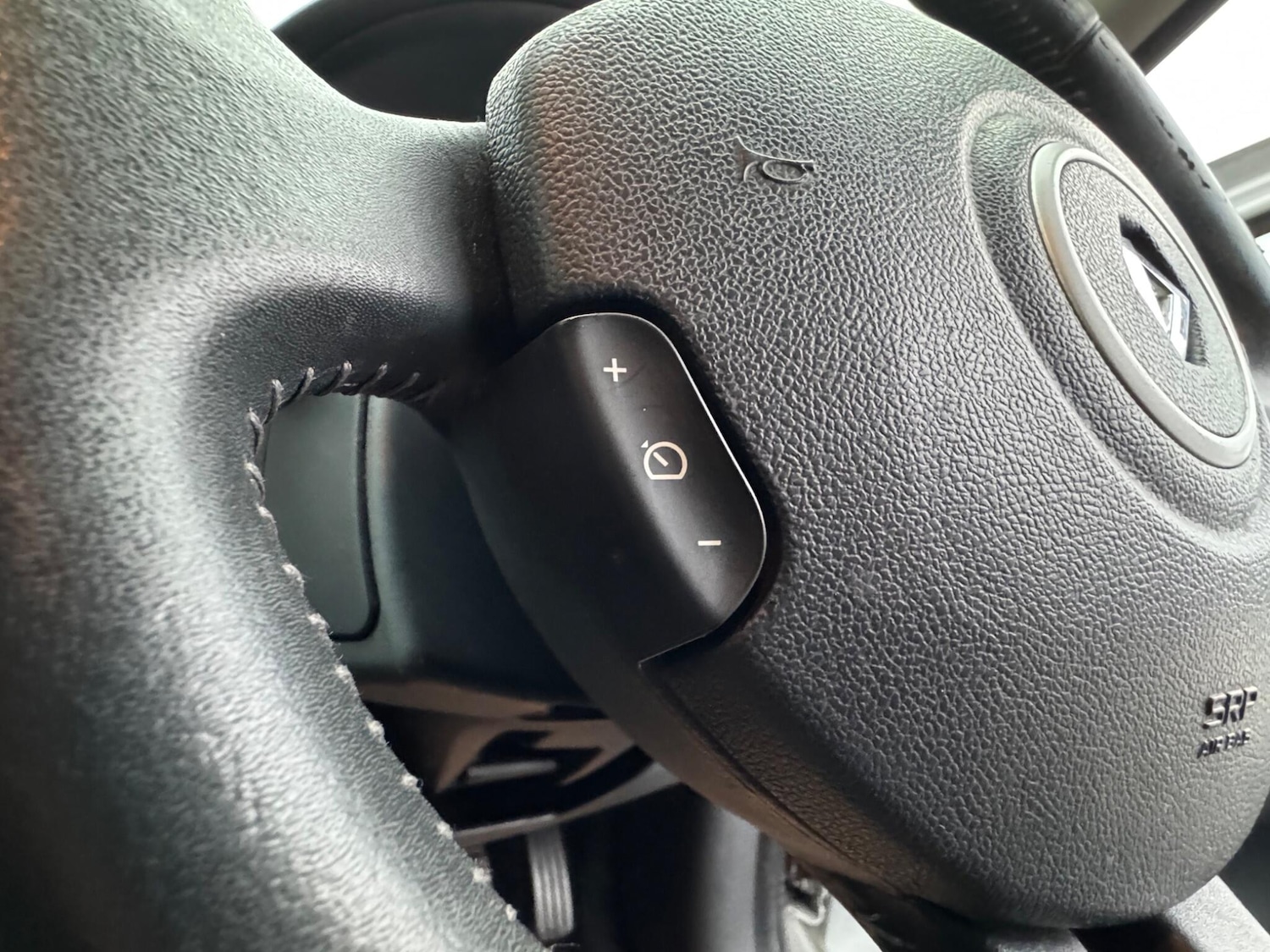 Used Renault Clio 2010 for sale - 77205094: Photo 36