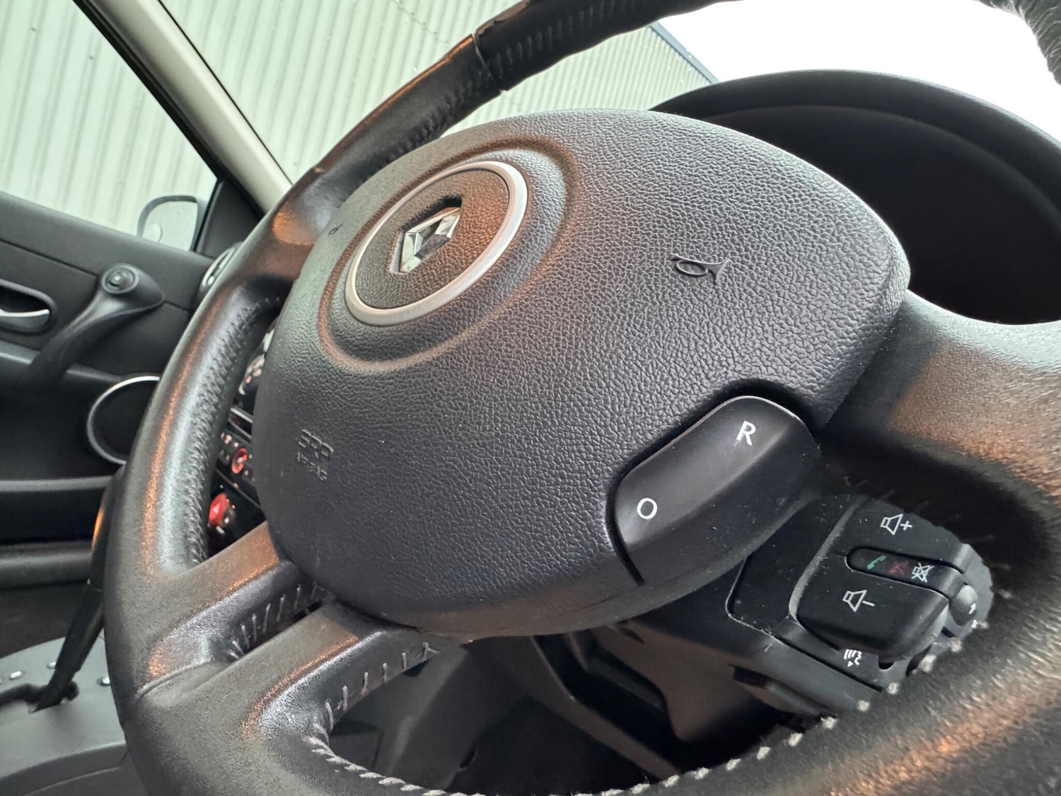 Used Renault Clio 2010 for sale - 77205094: Photo 38