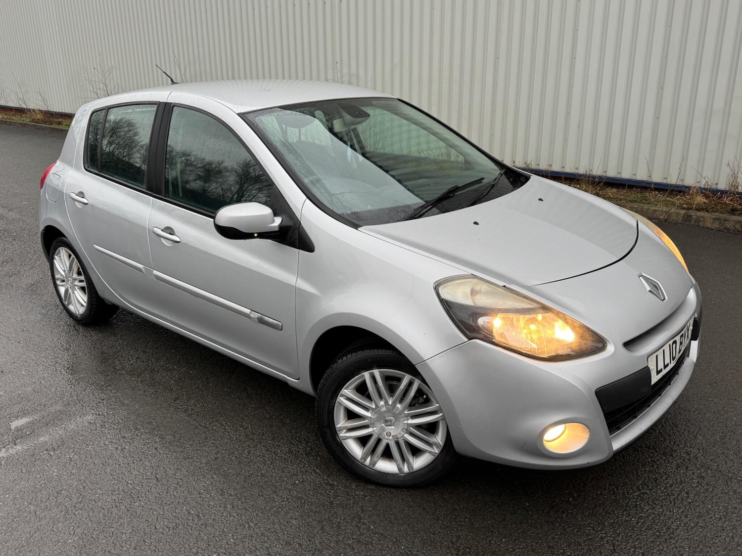 Used Renault Clio 2010 for sale - 77205094: Photo 40