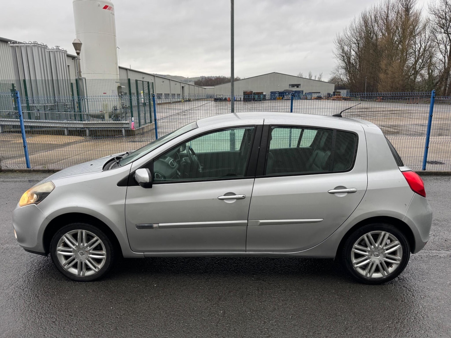 Used Renault Clio 2010 for sale - 77205094: Photo 8