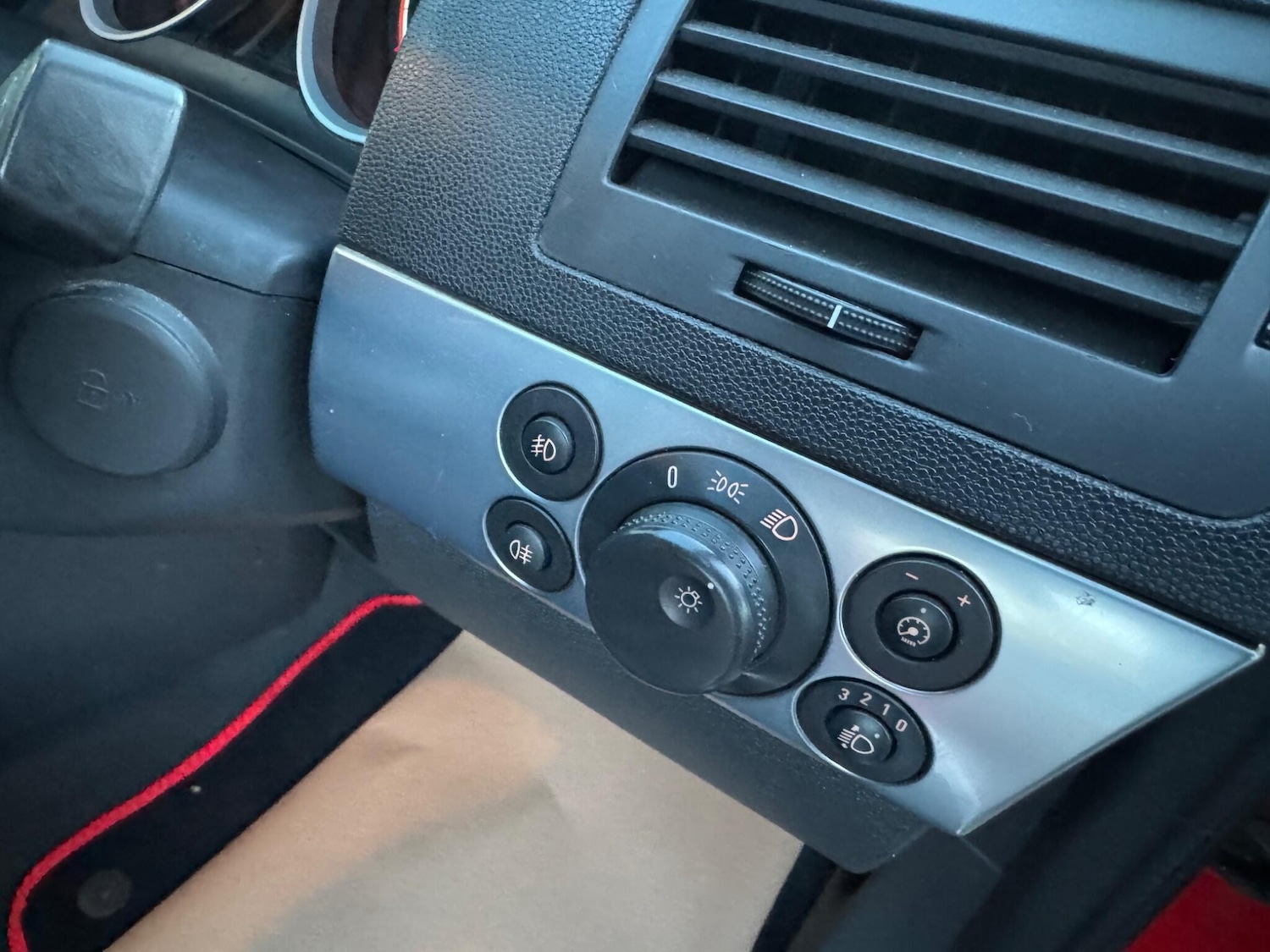 Used Vauxhall Astra 2009 for sale - 77205082: Photo 32