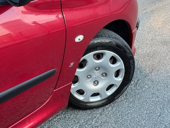 Used Peugeot 206 2005 for sale - 79236852: Photo