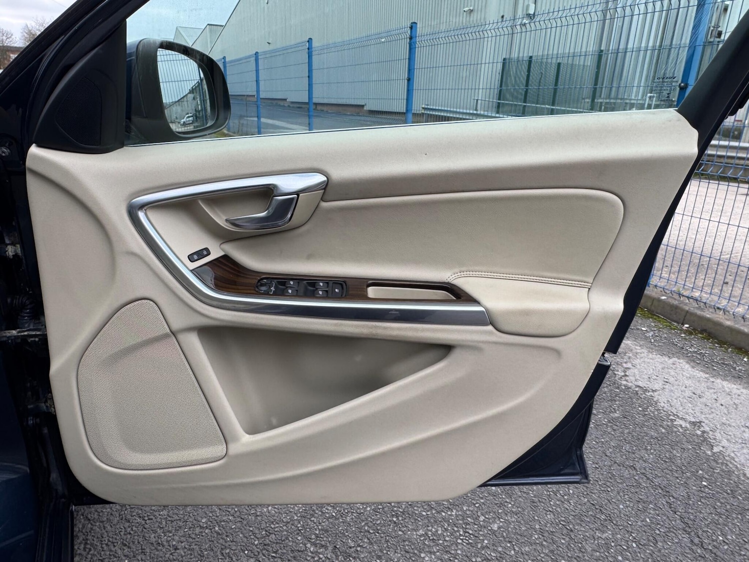 Used Volvo S60 2014 for sale - 77794331: Photo 16