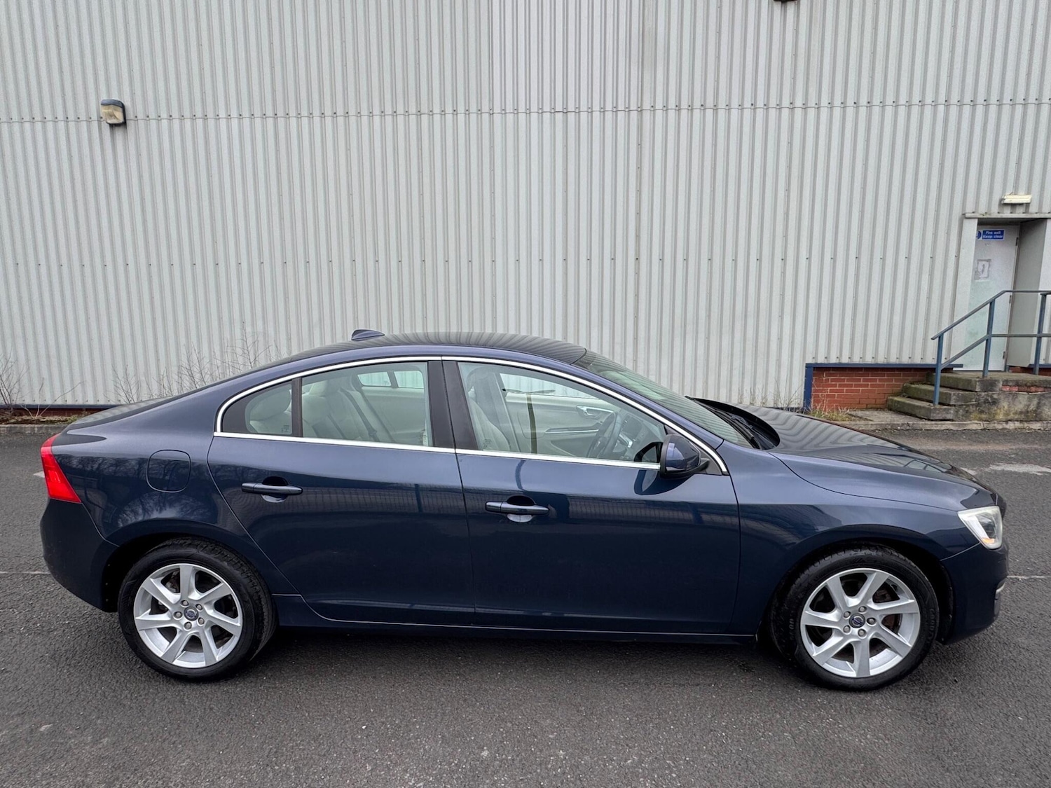 Used Volvo S60 2014 for sale - 77794331: Photo 4