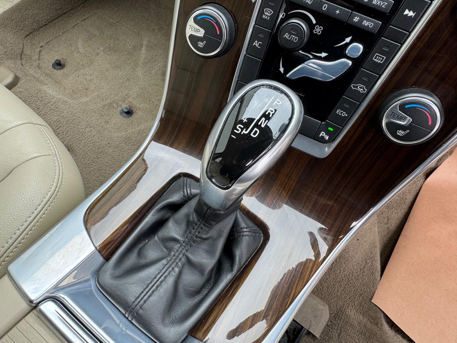 Used Volvo S60 2014 for sale - 77794331: Photo 44