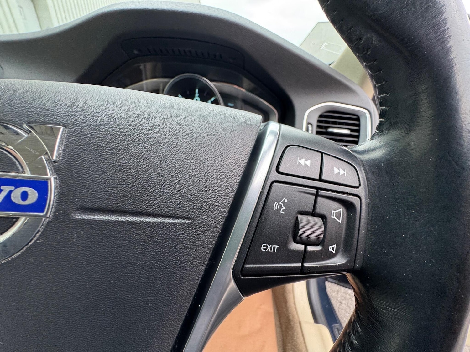 Used Volvo S60 2014 for sale - 77794331: Photo 48