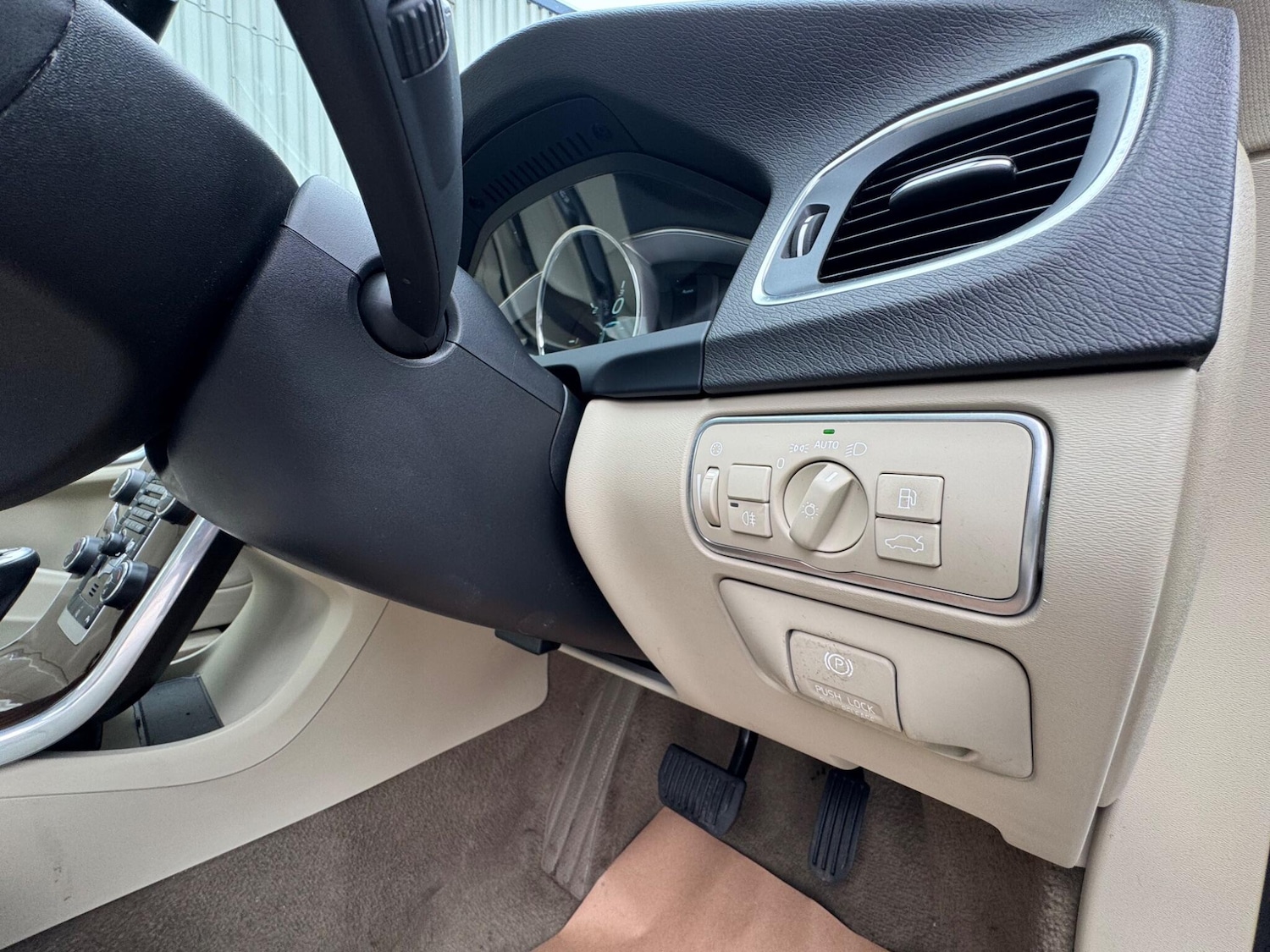 Used Volvo S60 2014 for sale - 77794331: Photo 49