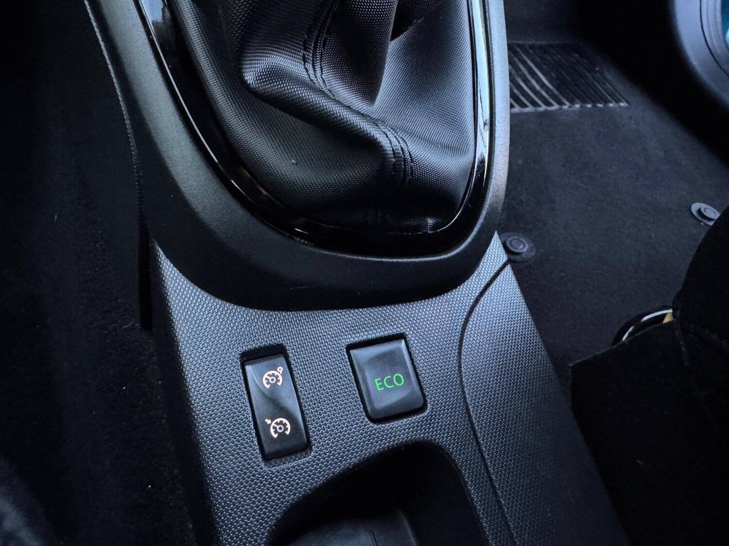 Used Renault Captur for sale - 77484377: Photo 32