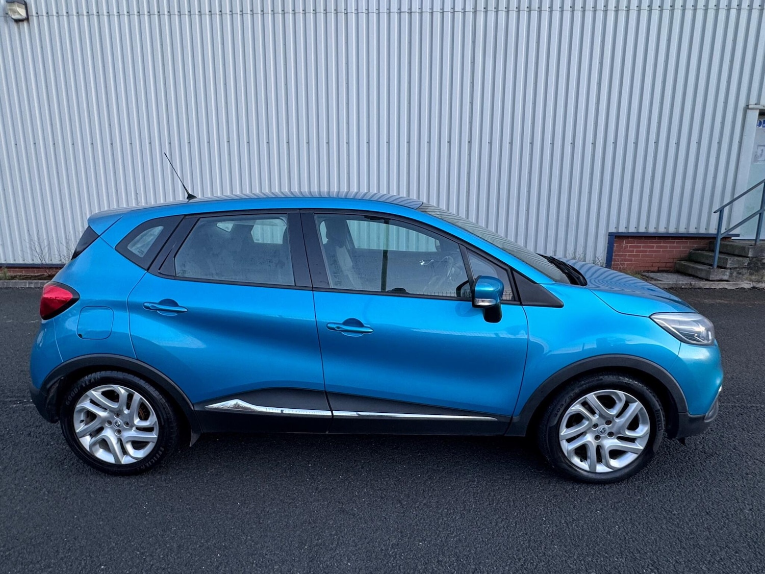 Used Renault Captur for sale - 77484377: Photo 4