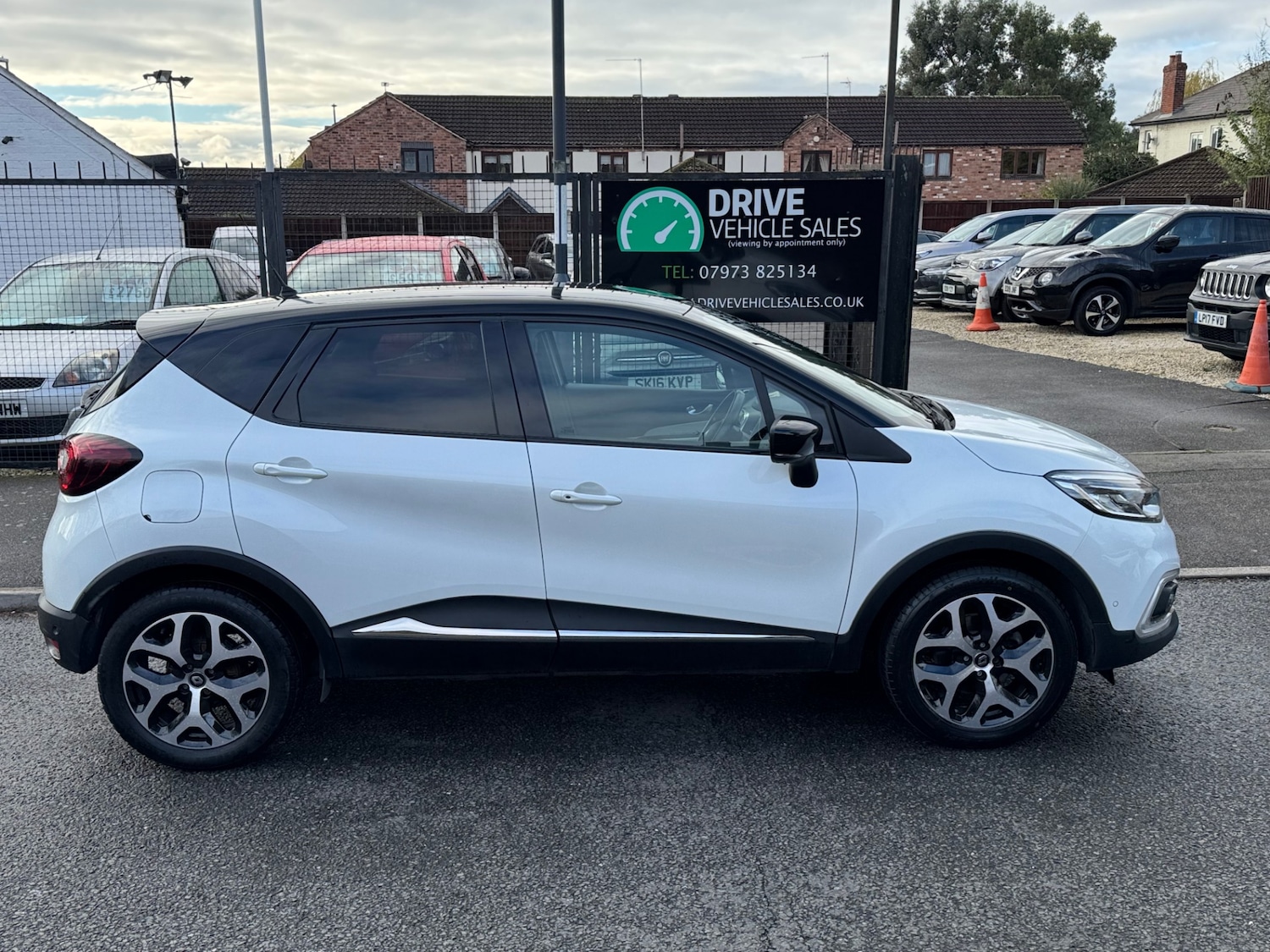 Used Renault Captur 2019 for sale - 76517860: Photo 3