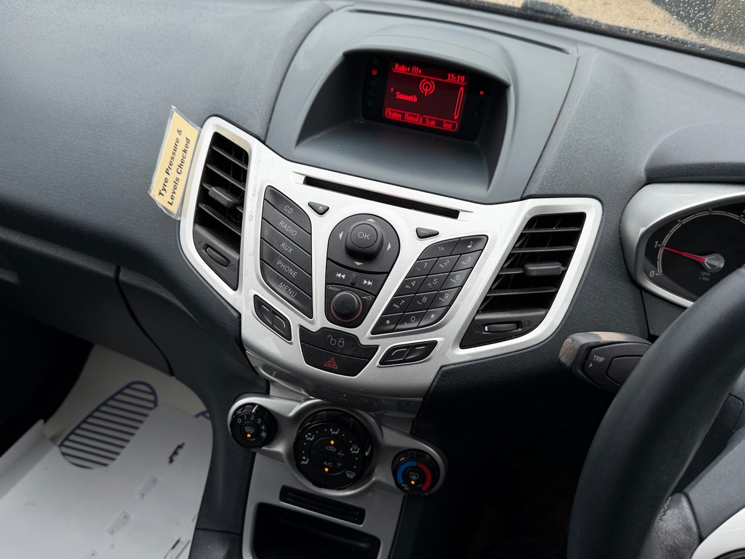 Used Ford Fiesta 2011 for sale - 77640632: Photo 19