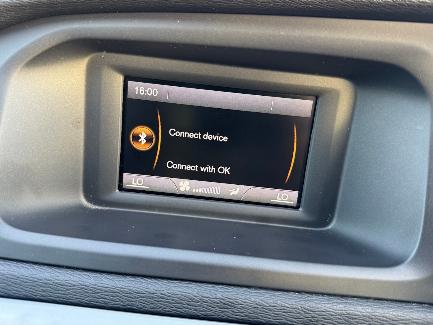 Used Volvo V40 2016 for sale - 76567828: Photo 21