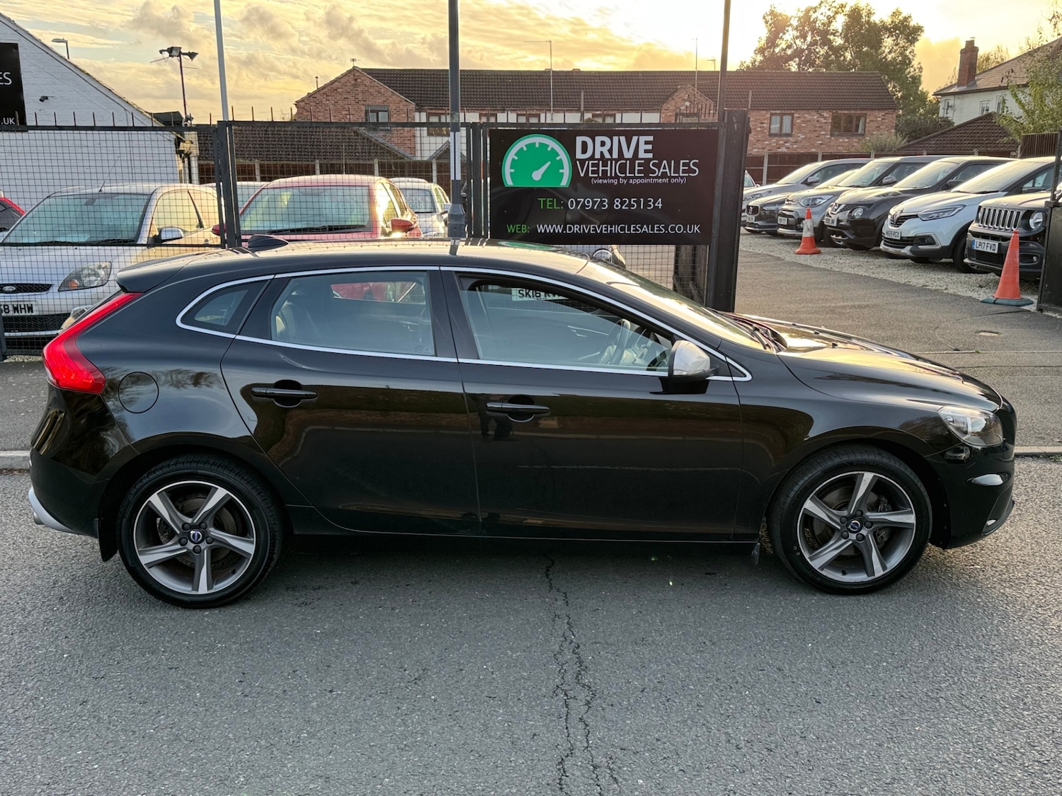 Used Volvo V40 2016 for sale - 76567828: Photo 3