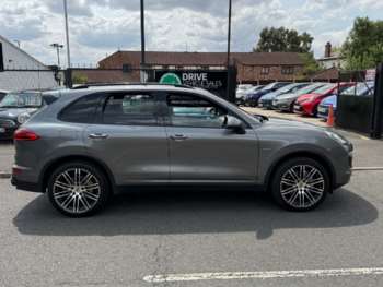 Used Porsche Cayenne 2016 for sale - 75240212: Photo