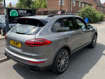 Used Porsche Cayenne 2016 for sale - 75240212: Photo