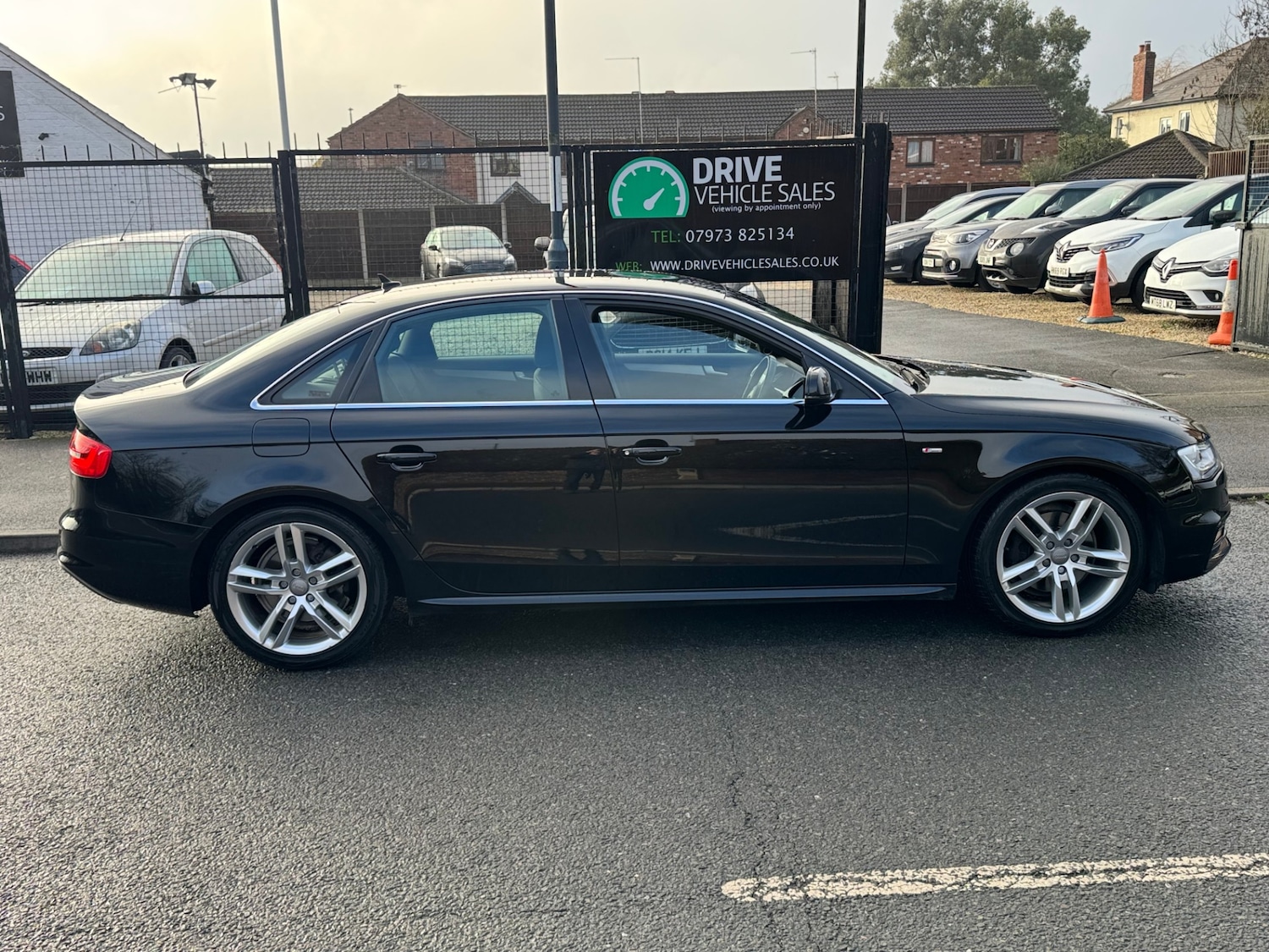 Used Audi A4 2014 for sale - 77012029: Photo 2