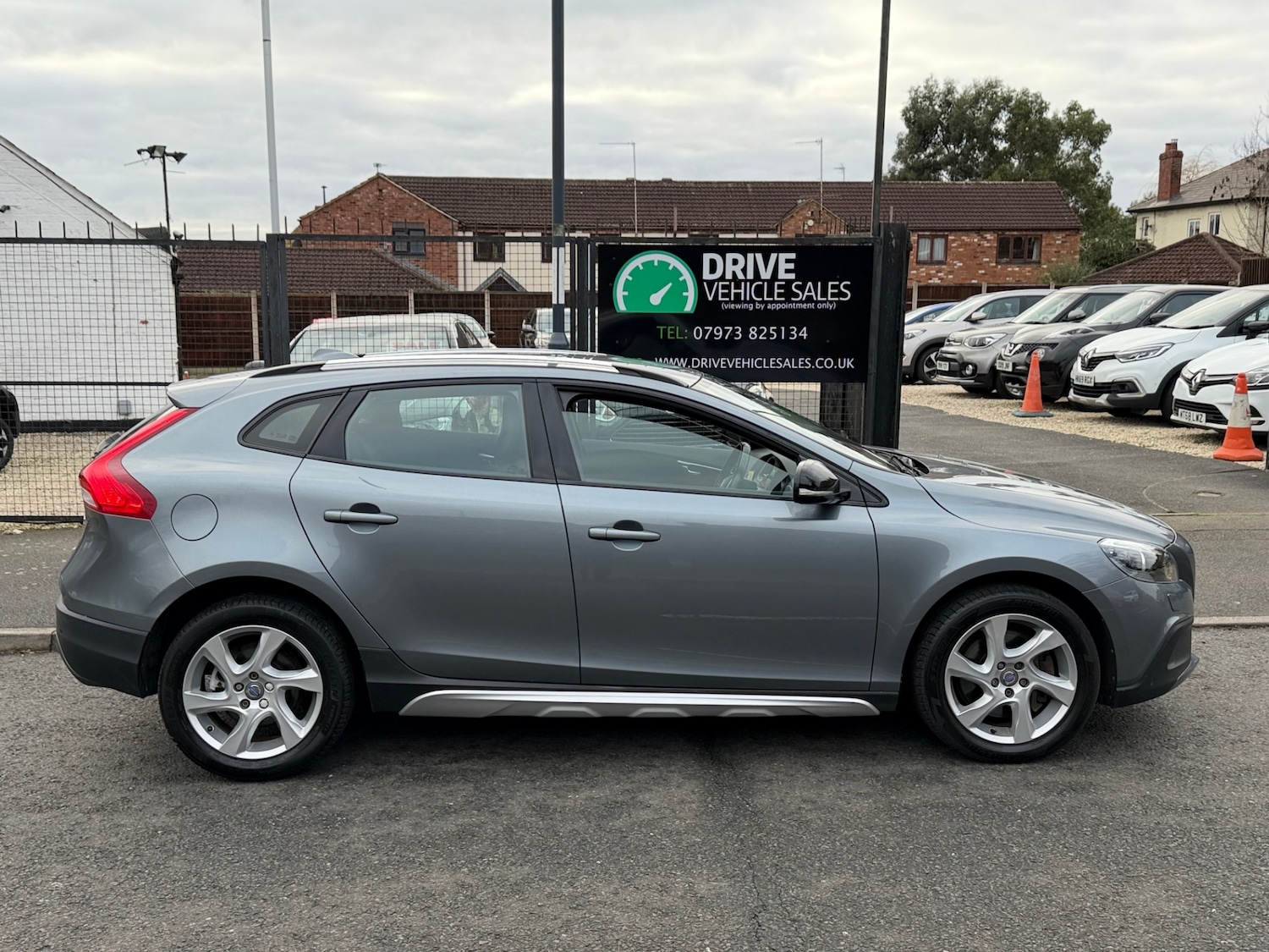 Used Volvo V40 2016 for sale - 77069366: Photo 3