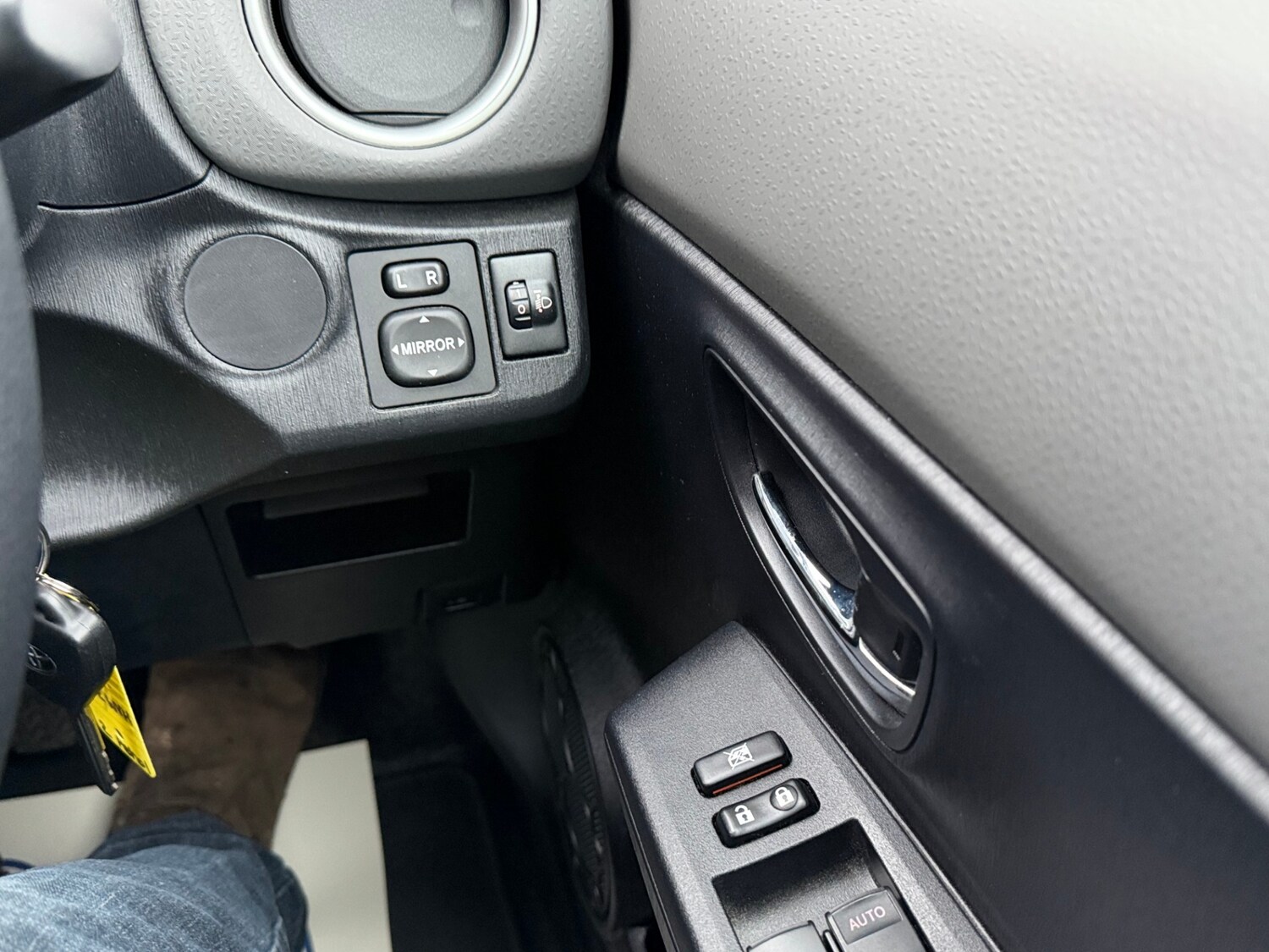 Used Toyota Yaris 2012 for sale - 77406539: Photo 21