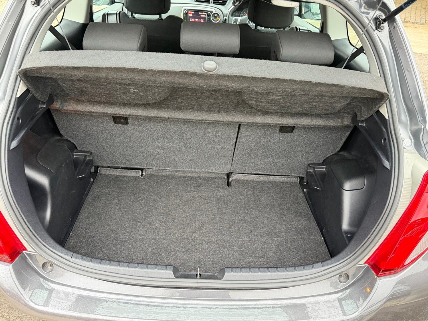 Used Toyota Yaris 2012 for sale - 77406539: Photo 24