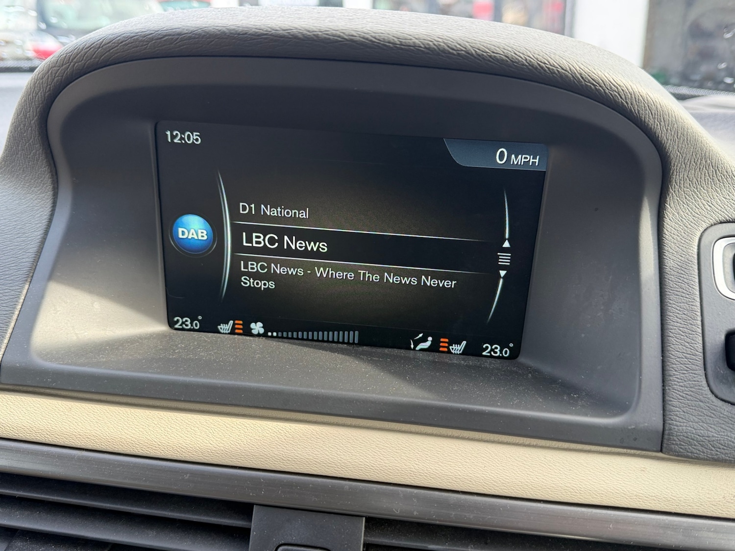 Used Volvo XC70 2015 for sale - 77392646: Photo 19