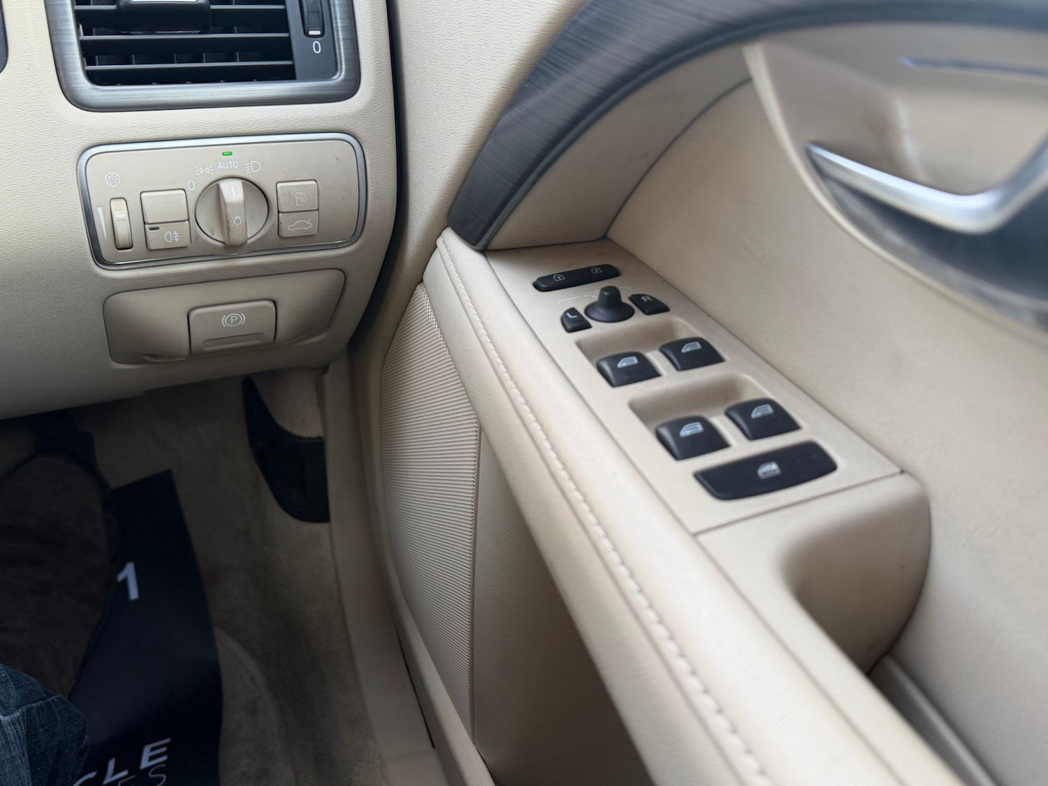 Used Volvo XC70 2015 for sale - 77392646: Photo 20