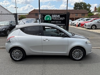Used Chrysler Ypsilon 2011 for sale - 79330374: Photo