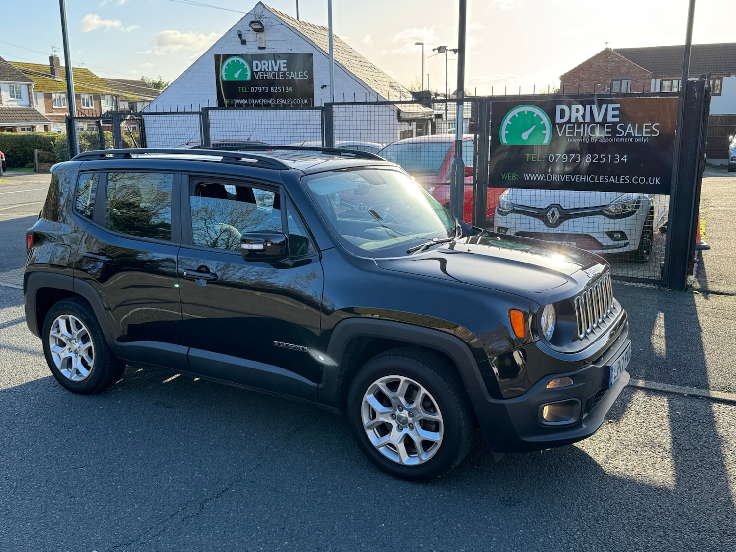 Used Jeep Renegade 2017 for sale - 76600008: Photo 1