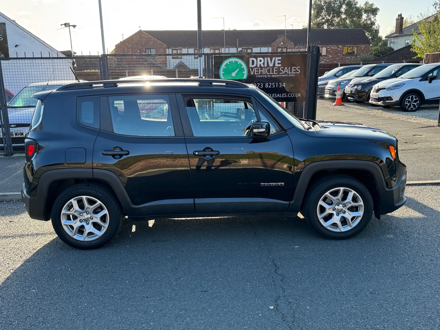 Used Jeep Renegade 2017 for sale - 76600008: Photo 3