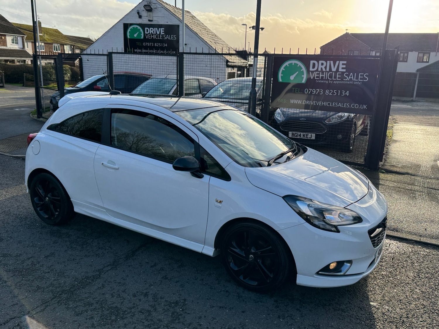 Used Vauxhall Corsa 2016 for sale - 76982920: Photo 1