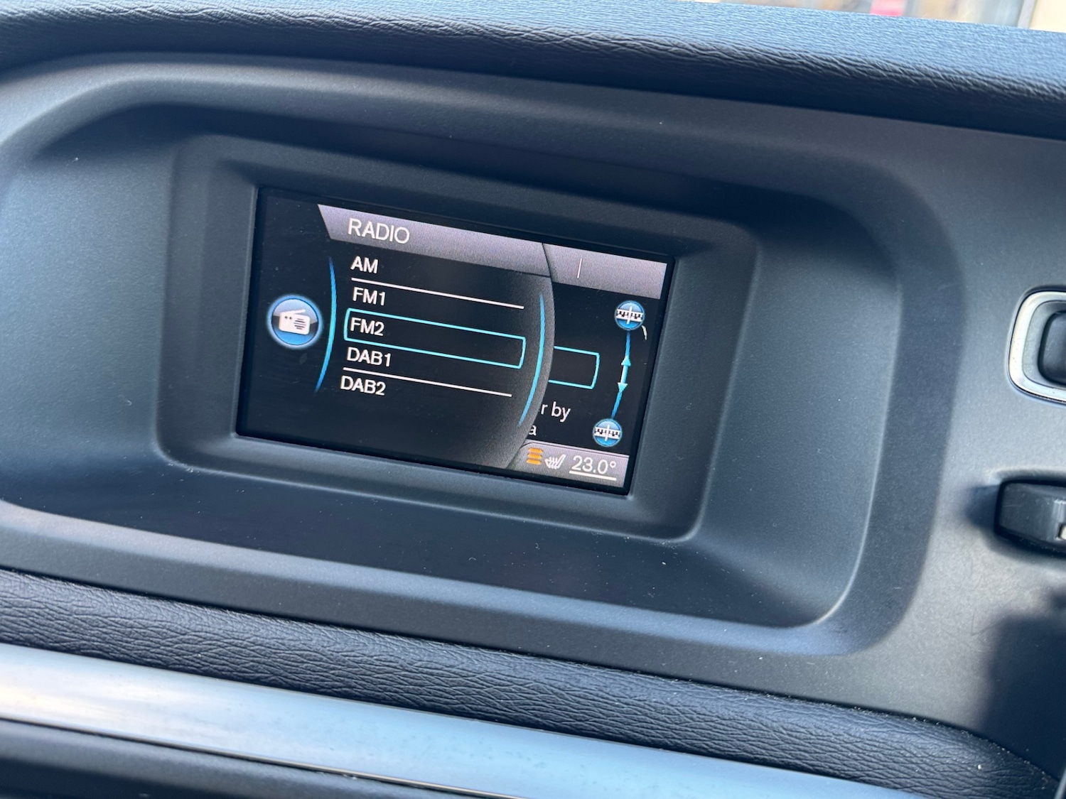 Used Volvo V40 2014 for sale - 76393783: Photo 19