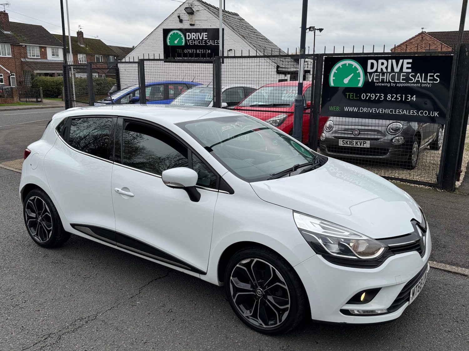 Used Renault Clio 2018 for sale - 76492309: Photo 1
