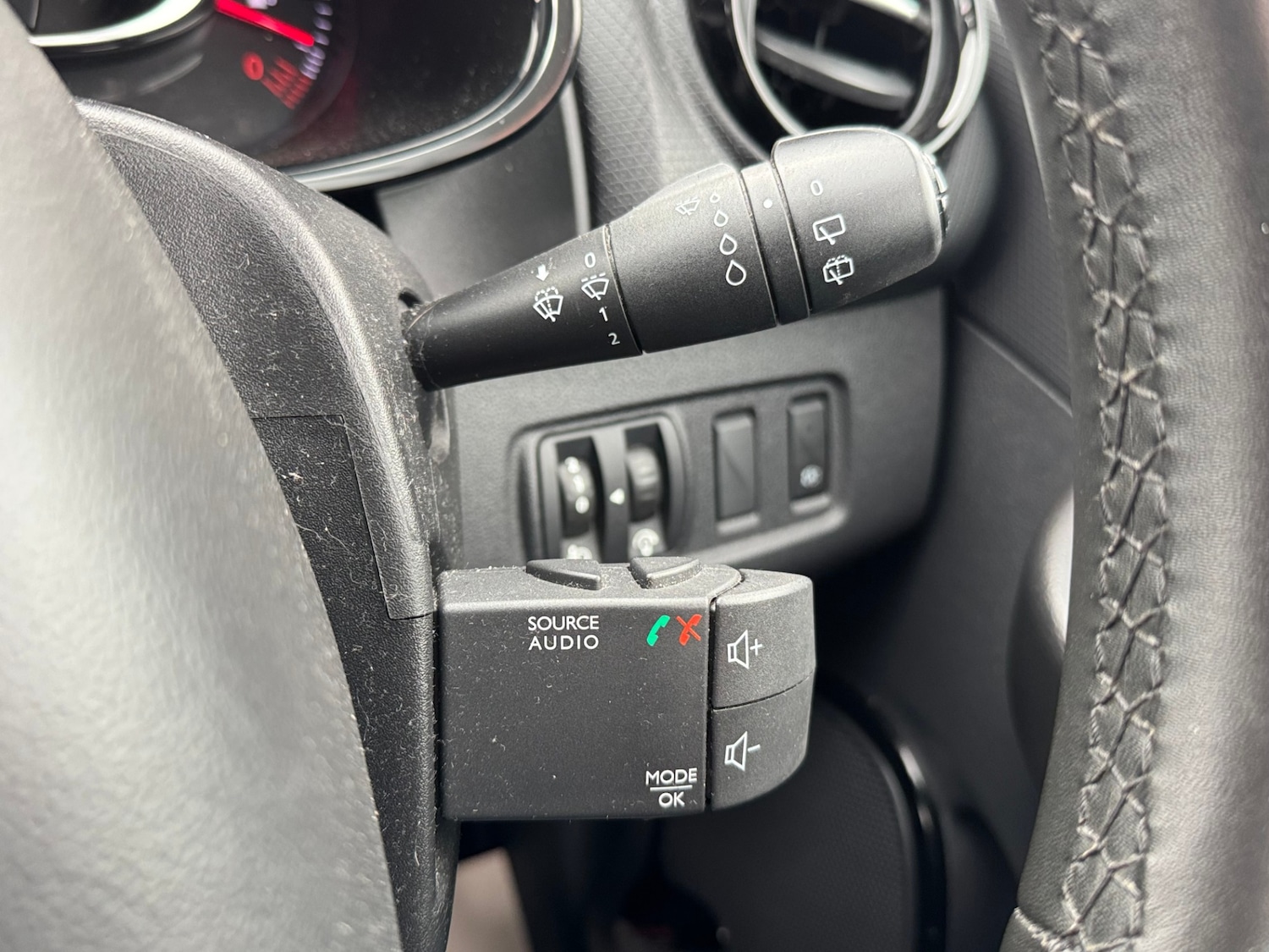 Used Renault Clio 2018 for sale - 76492309: Photo 24