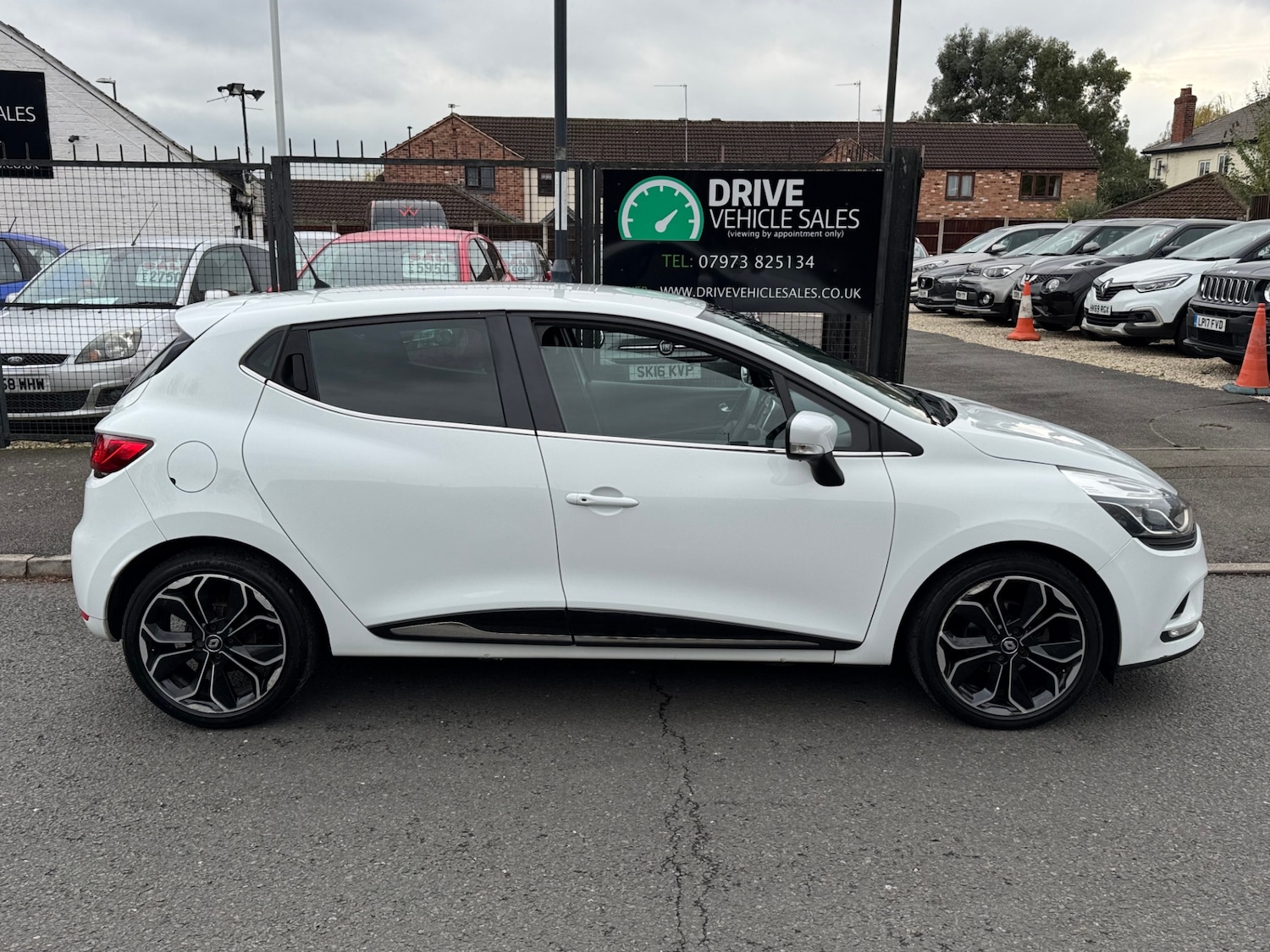 Used Renault Clio 2018 for sale - 76492309: Photo 3