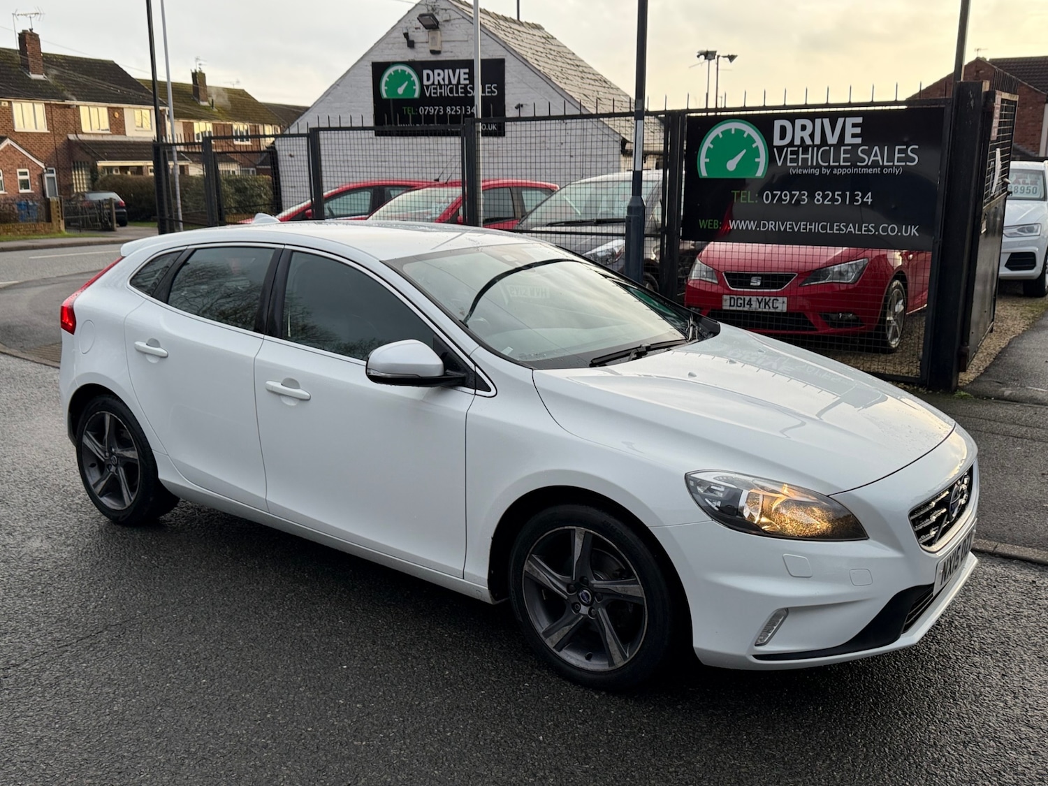 Used Volvo V40 2015 for sale - 77381034: Photo 1