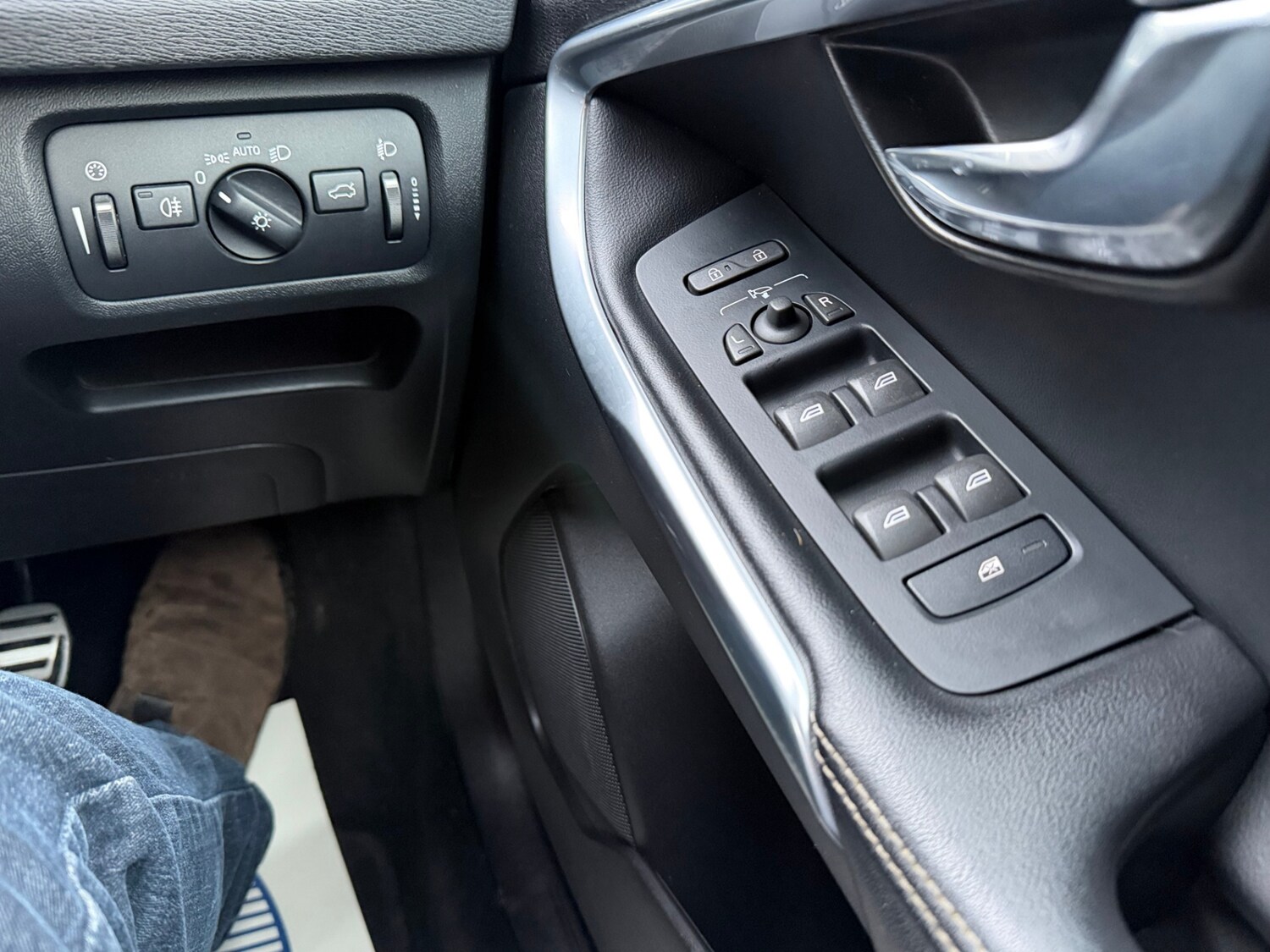 Used Volvo V40 2015 for sale - 77381034: Photo 20