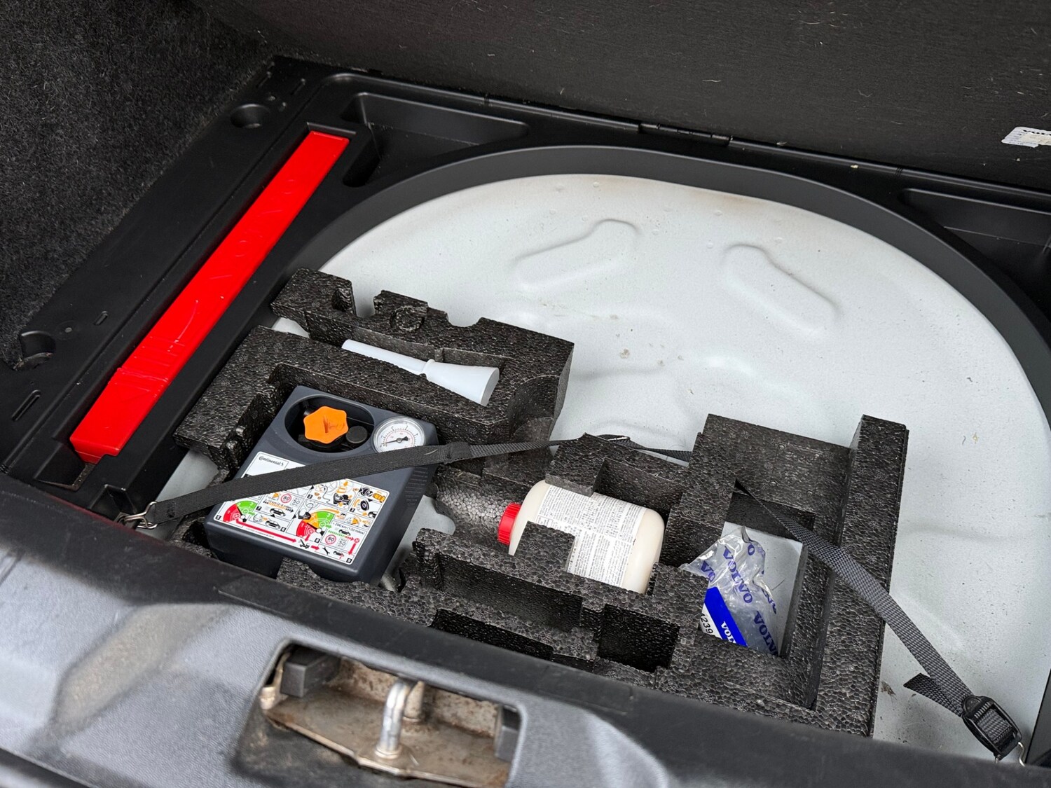 Used Volvo V40 2015 for sale - 77381034: Photo 24