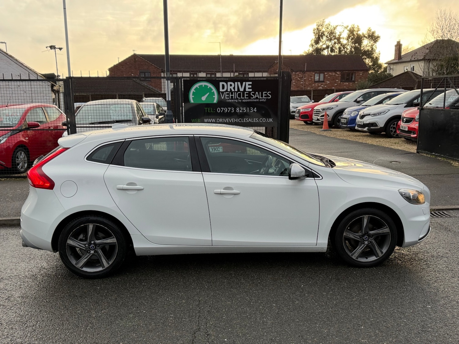 Used Volvo V40 2015 for sale - 77381034: Photo 3