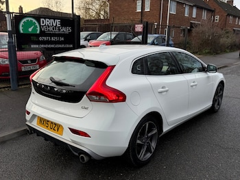 Used Volvo V40 2015 for sale - 77381034: Photo