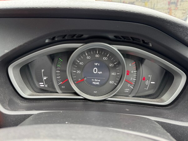 Used Volvo V40 2017 for sale - 76253619: Photo 10