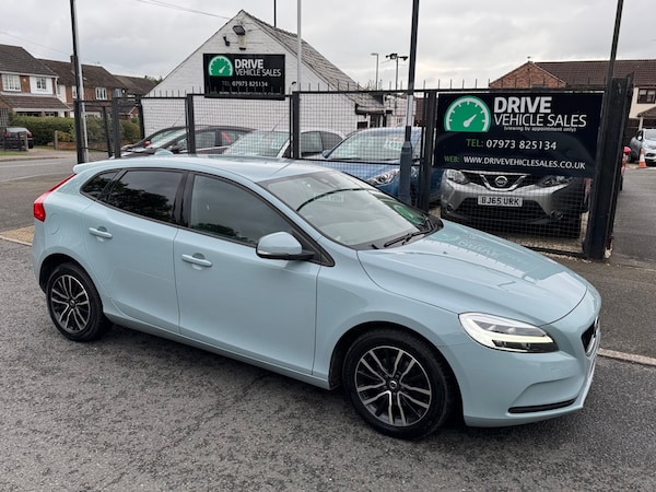 Used Volvo V40 2017 for sale - 76253619: Photo 1