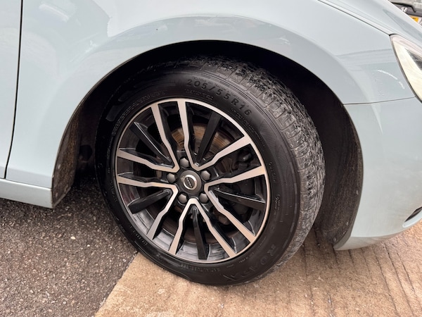 Used Volvo V40 2017 for sale - 76253619: Photo 25