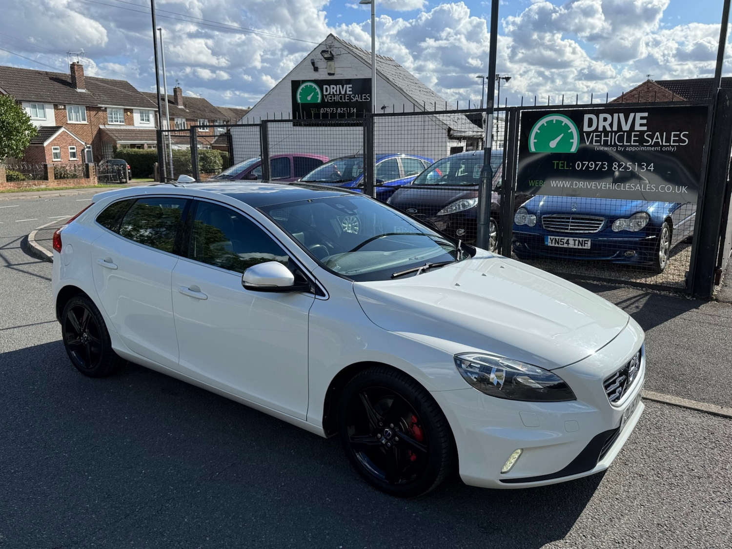Used Volvo V40 2015 for sale - 76114468: Photo 1