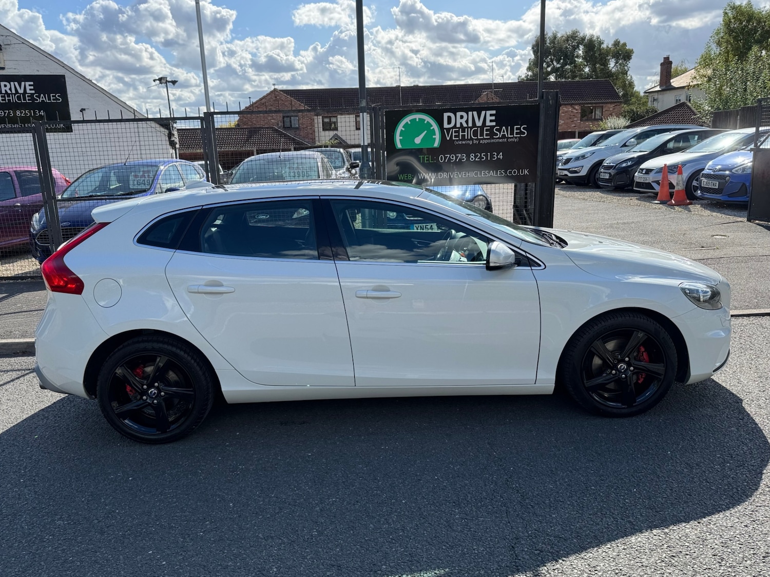 Used Volvo V40 2015 for sale - 76114468: Photo 3