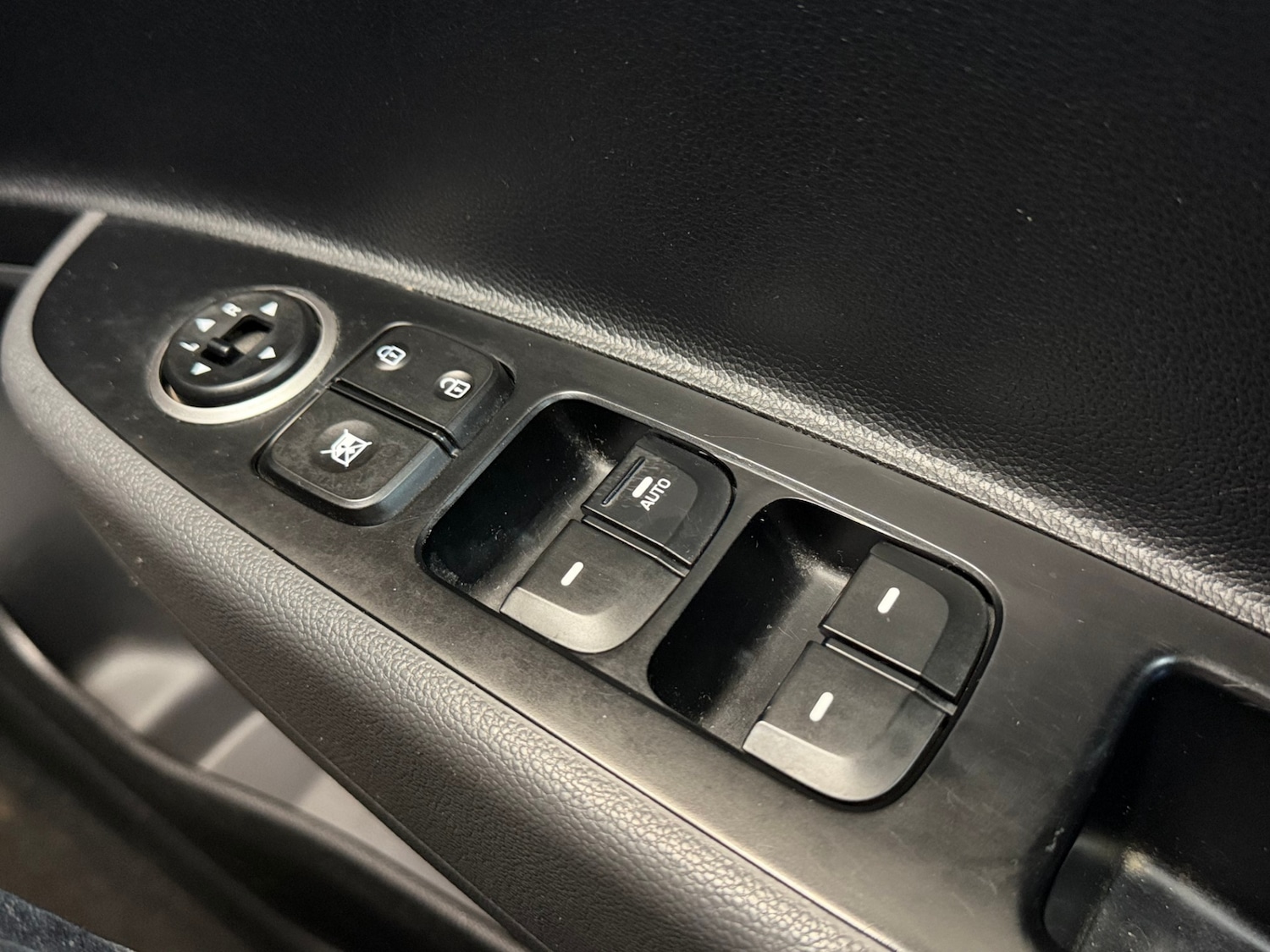 Used Hyundai i10 2017 for sale - 77918304: Photo 21