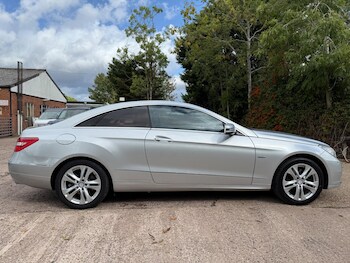Used Mercedes-Benz E-Class 2010 for sale - 76151542: Photo