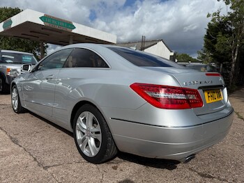 Used Mercedes-Benz E-Class 2010 for sale - 76151542: Photo